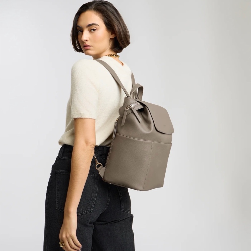 Mina Baie Kinney Diaper Bag Backpack Weekender in Sand Vegan Leather - Picture 4 of 15